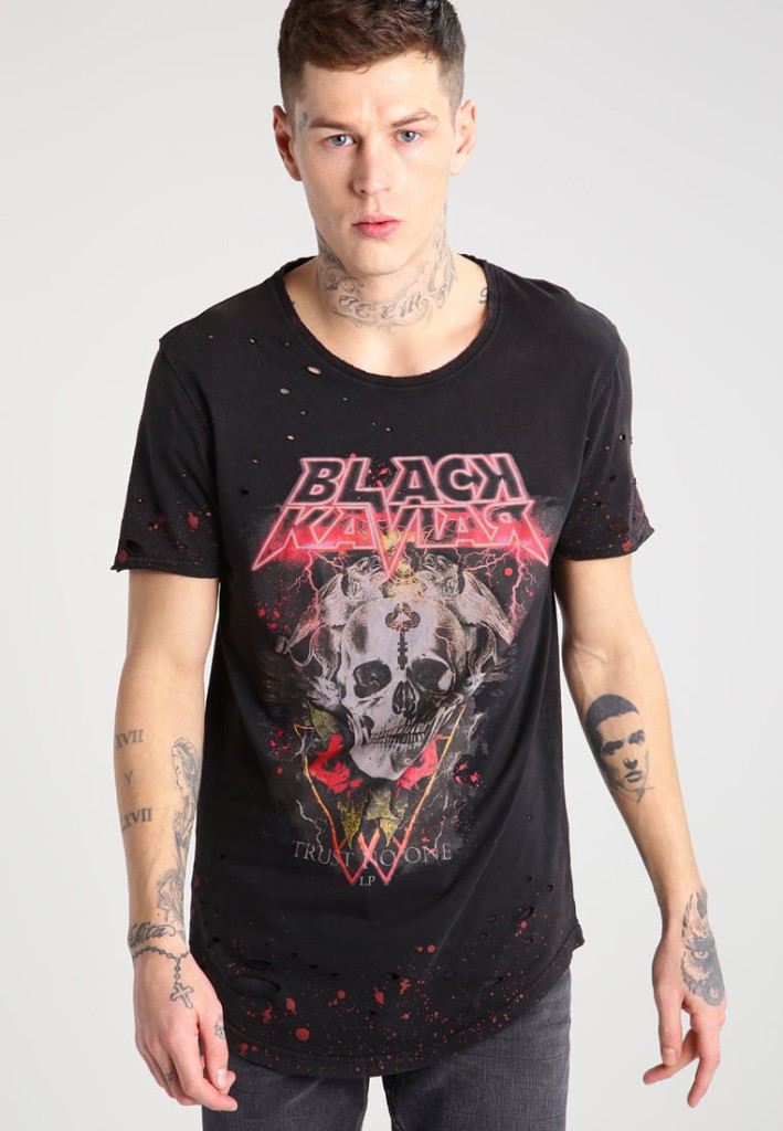 Tee-Shirt Black Kaviar et la tendance des motifs tête de mort et abstrait